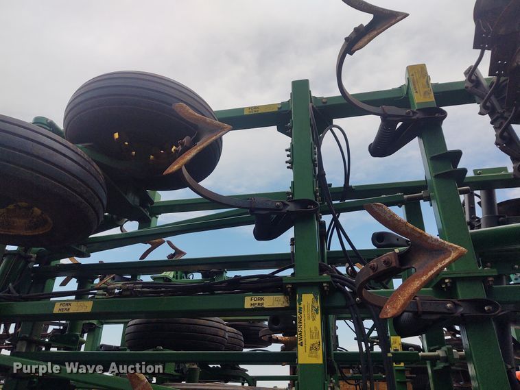 image for item DE7029 John Deere 2310 mulch finisher