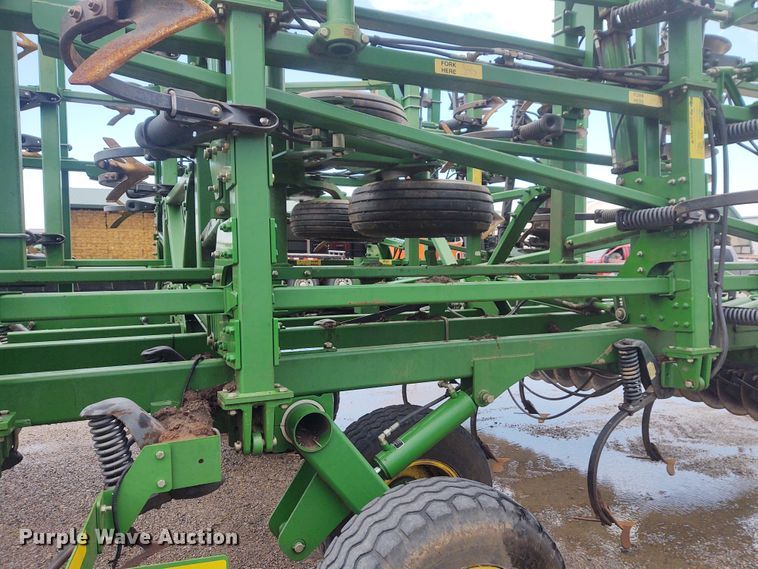 image for item DE7029 John Deere 2310 mulch finisher