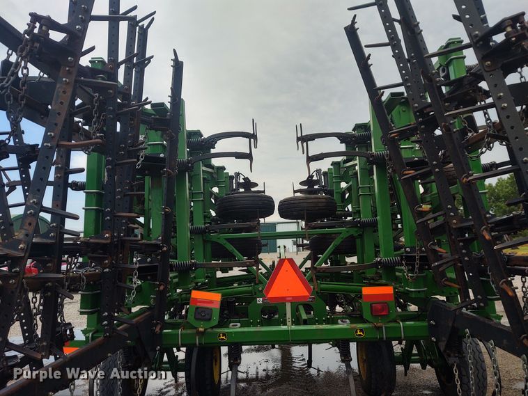 image for item DE7029 John Deere 2310 mulch finisher