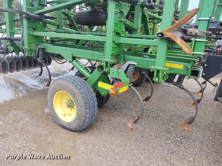 image for item DE7029 John Deere 2310 mulch finisher