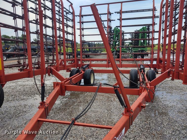 image for item DE7030 McFarlane HDL-1040-16 spike tooth harrow