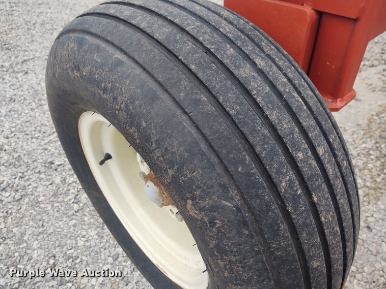 image for item DE7030 McFarlane HDL-1040-16 spike tooth harrow