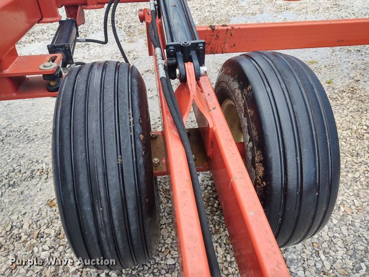 image for item DE7030 McFarlane HDL-1040-16 spike tooth harrow