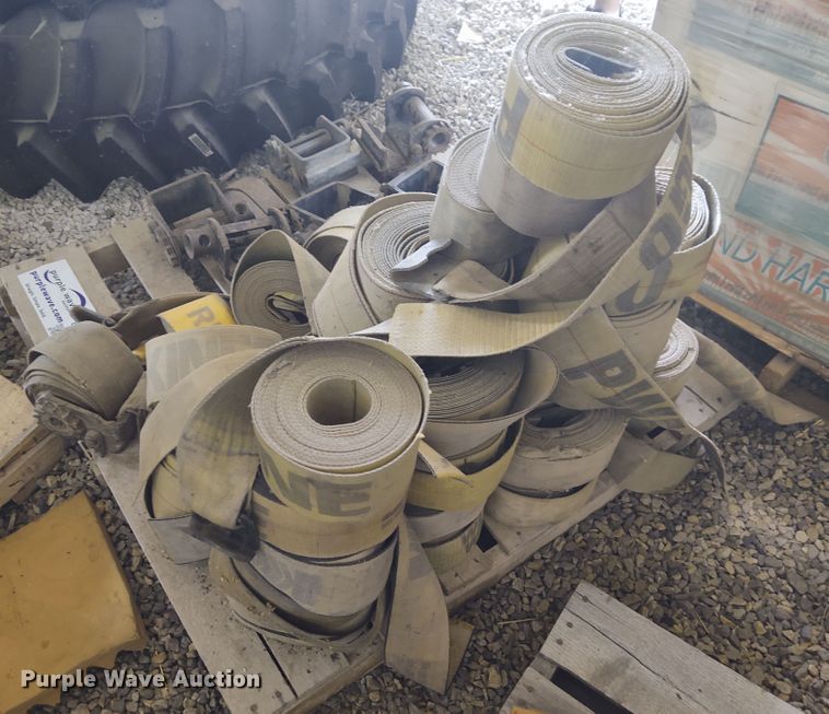 image for item DE7032 Pallet of ratchets and straps