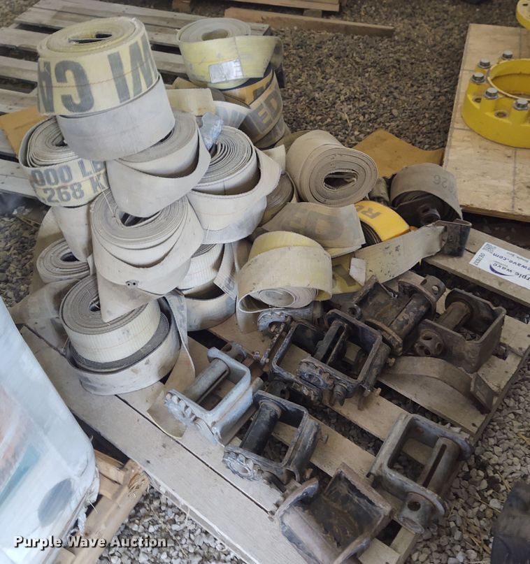 image for item DE7032 Pallet of ratchets and straps