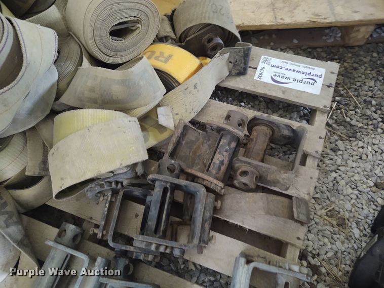 image for item DE7032 Pallet of ratchets and straps