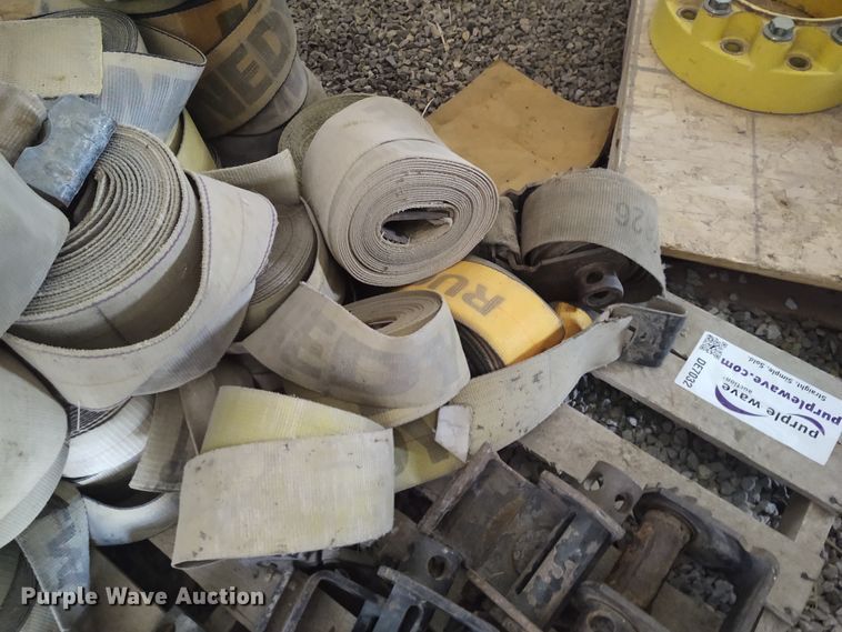 image for item DE7032 Pallet of ratchets and straps