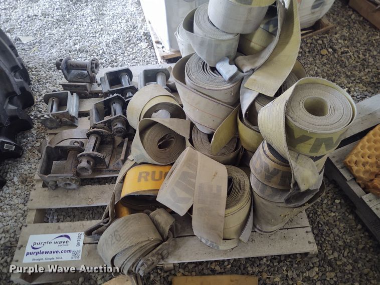 image for item DE7032 Pallet of ratchets and straps