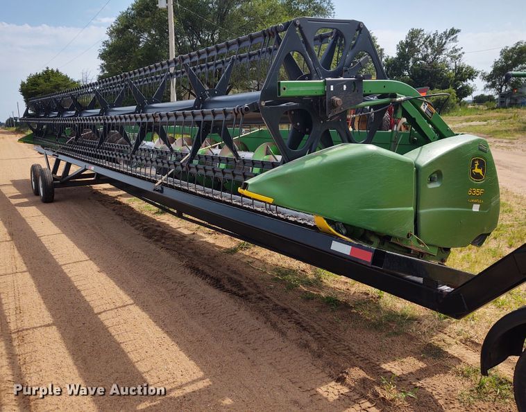 image for item DE7046 2006 John Deere 635F Hydraflex flex head