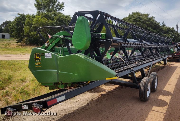 image for item DE7046 2006 John Deere 635F Hydraflex flex head