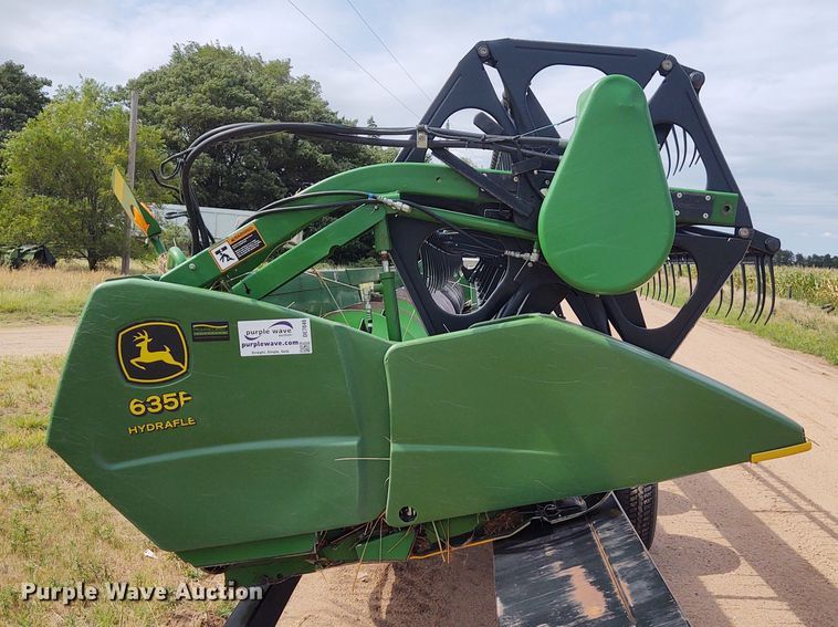 image for item DE7046 2006 John Deere 635F Hydraflex flex head