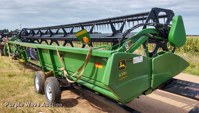 image for item DE7046 2006 John Deere 635F Hydraflex flex head