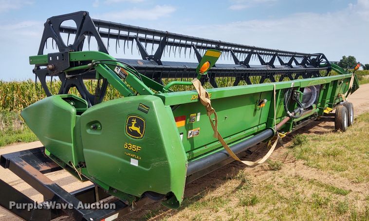 image for item DE7046 2006 John Deere 635F Hydraflex flex head