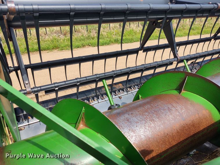 image for item DE7046 2006 John Deere 635F Hydraflex flex head