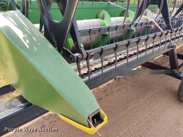 image for item DE7046 2006 John Deere 635F Hydraflex flex head