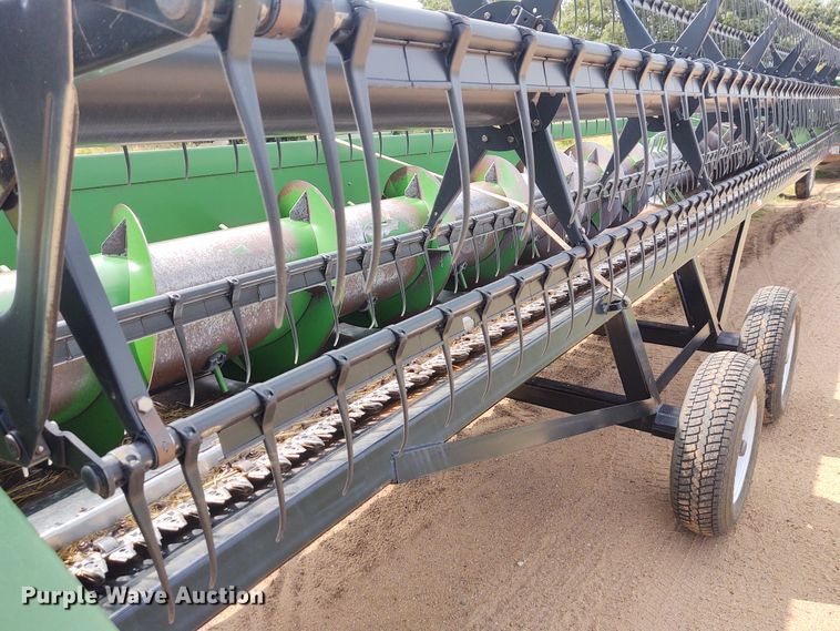 image for item DE7046 2006 John Deere 635F Hydraflex flex head