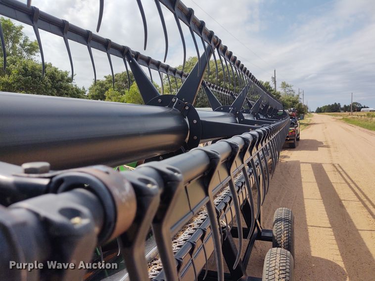 image for item DE7046 2006 John Deere 635F Hydraflex flex head