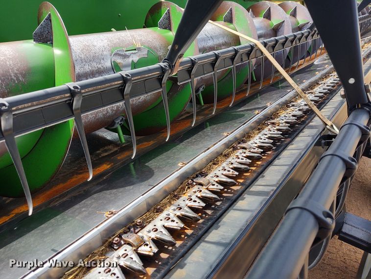 image for item DE7046 2006 John Deere 635F Hydraflex flex head