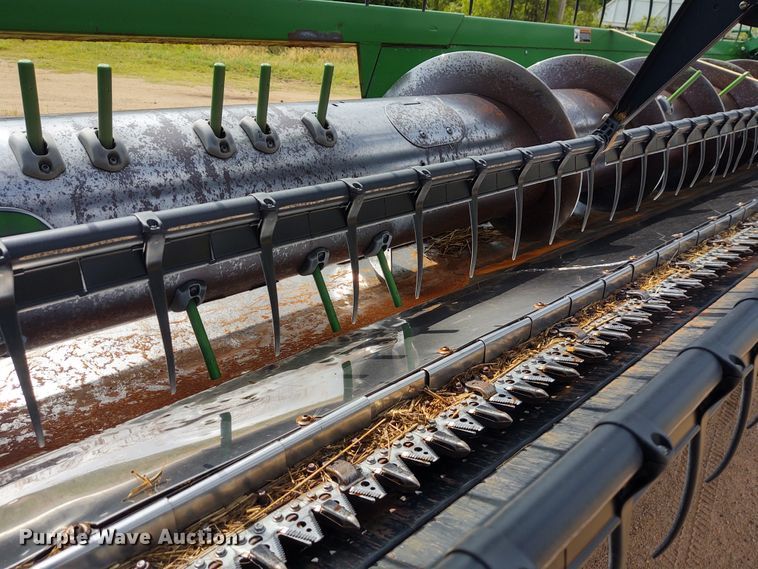 image for item DE7046 2006 John Deere 635F Hydraflex flex head