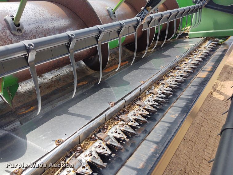 image for item DE7046 2006 John Deere 635F Hydraflex flex head