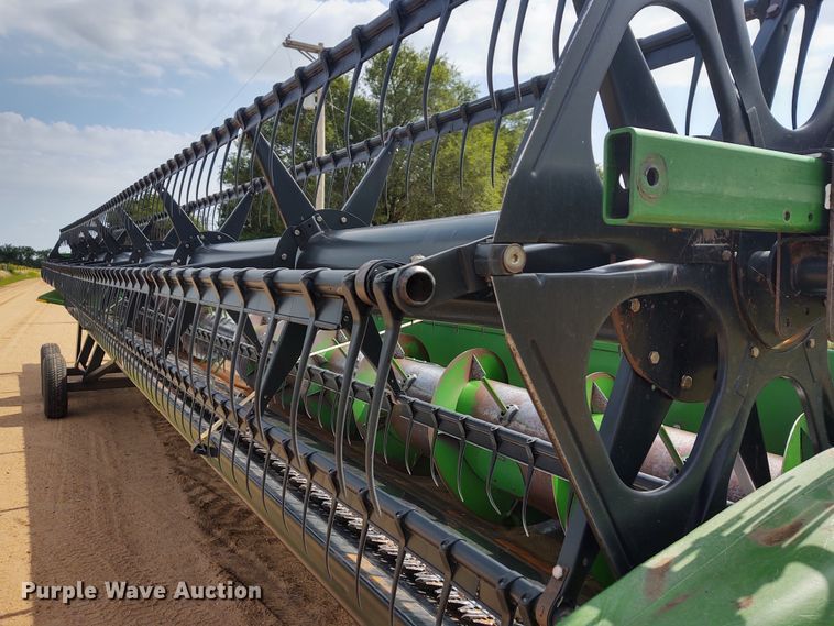 image for item DE7046 2006 John Deere 635F Hydraflex flex head