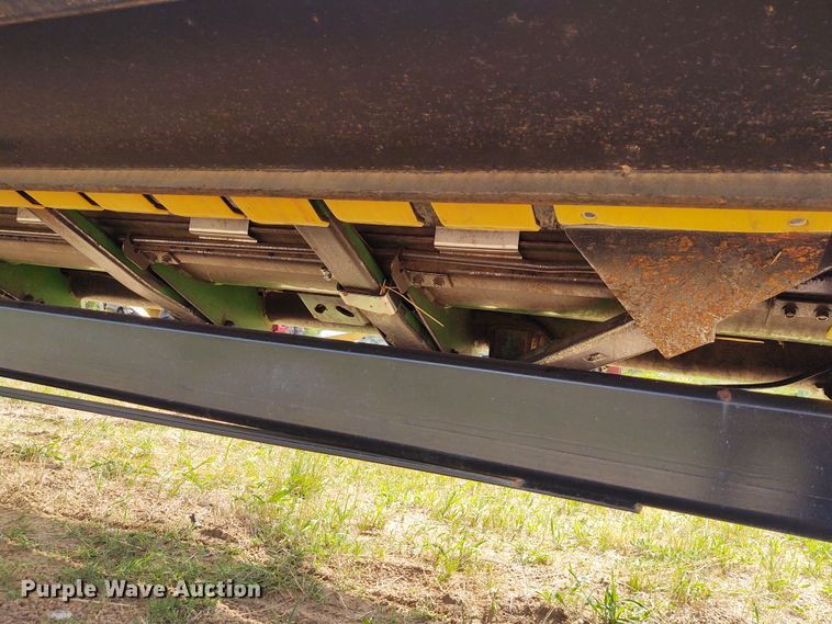 image for item DE7046 2006 John Deere 635F Hydraflex flex head