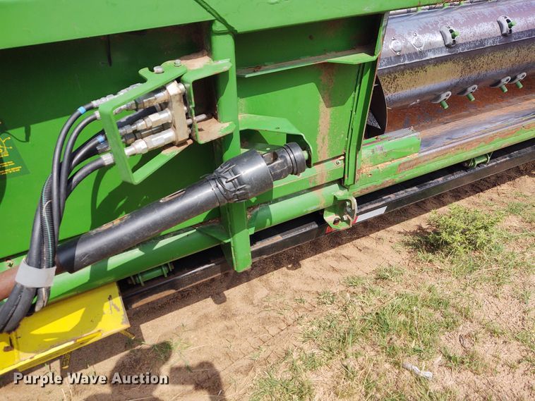 image for item DE7046 2006 John Deere 635F Hydraflex flex head