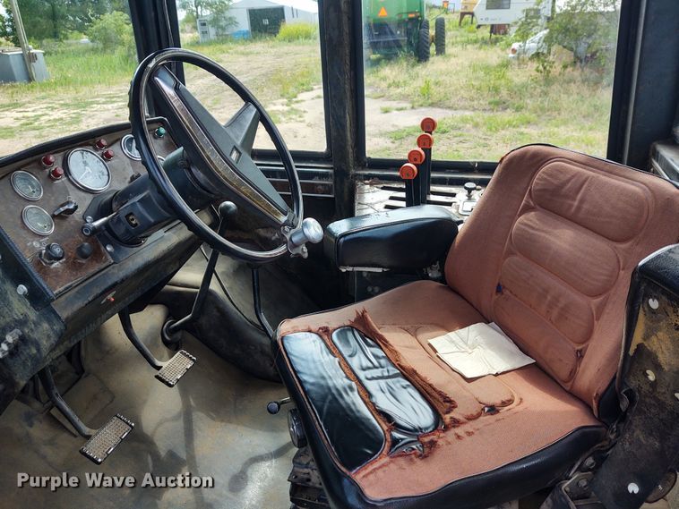 image for item DE7047 1980 Versatile 555  4WD tractor