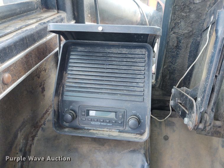 image for item DE7047 1980 Versatile 555  4WD tractor