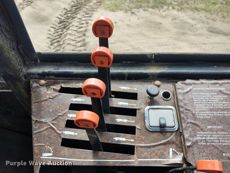 image for item DE7047 1980 Versatile 555  4WD tractor