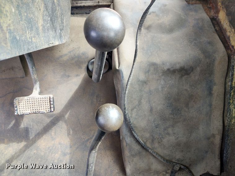 image for item DE7047 1980 Versatile 555  4WD tractor