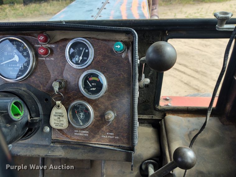 image for item DE7047 1980 Versatile 555  4WD tractor