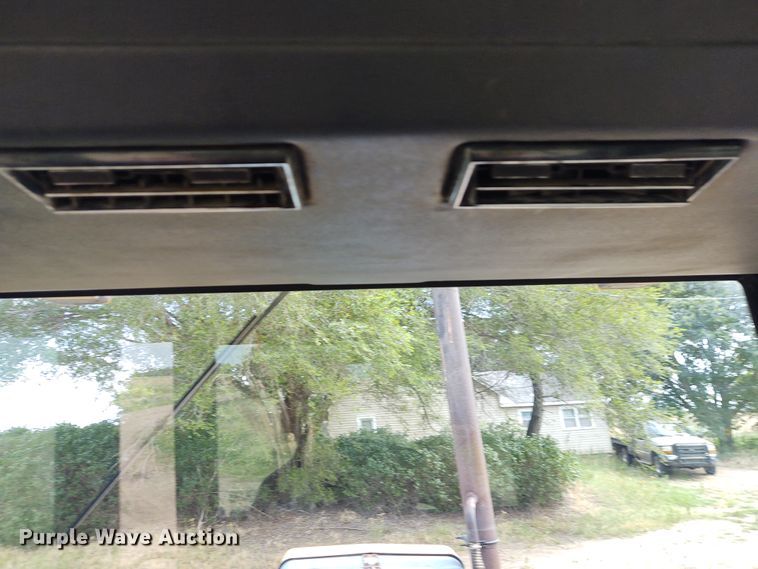 image for item DE7047 1980 Versatile 555  4WD tractor