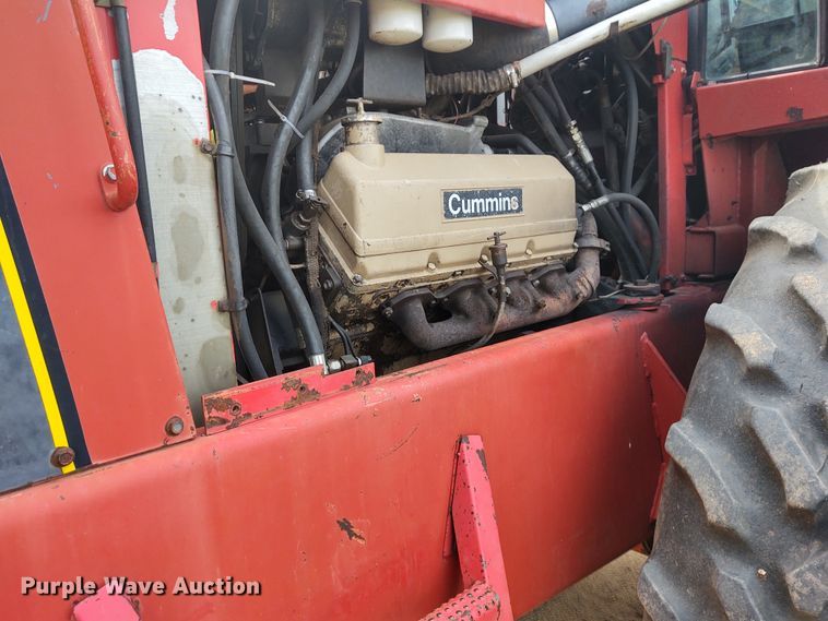 image for item DE7047 1980 Versatile 555  4WD tractor