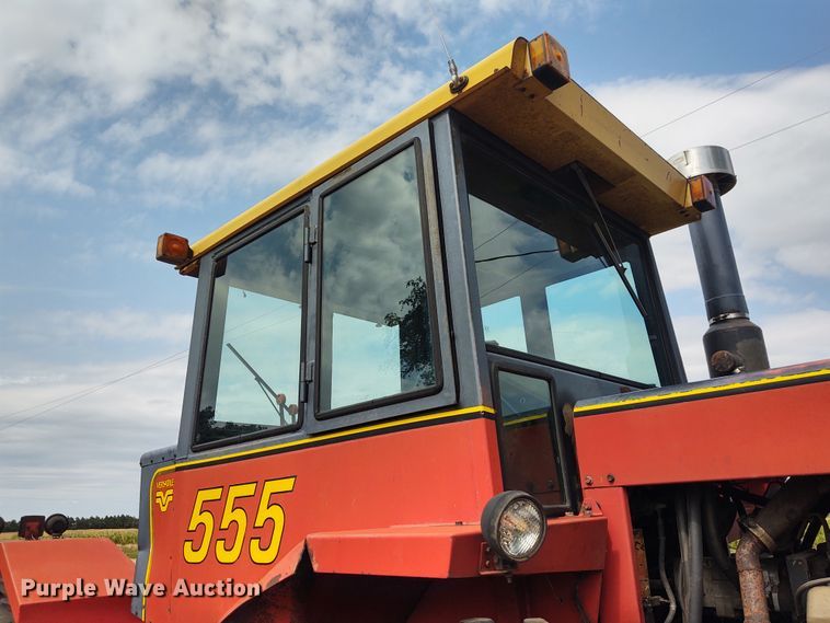 image for item DE7047 1980 Versatile 555  4WD tractor