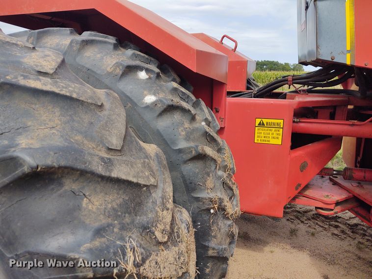 image for item DE7047 1980 Versatile 555  4WD tractor