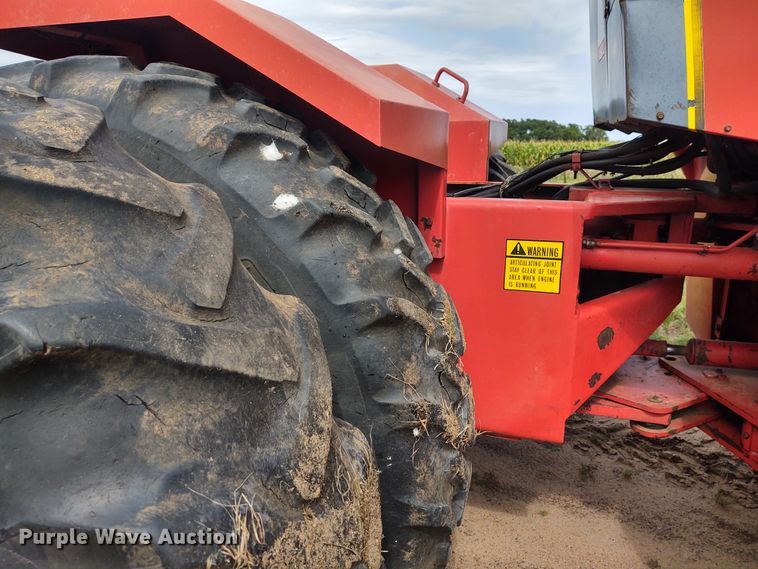 image for item DE7047 1980 Versatile 555  4WD tractor
