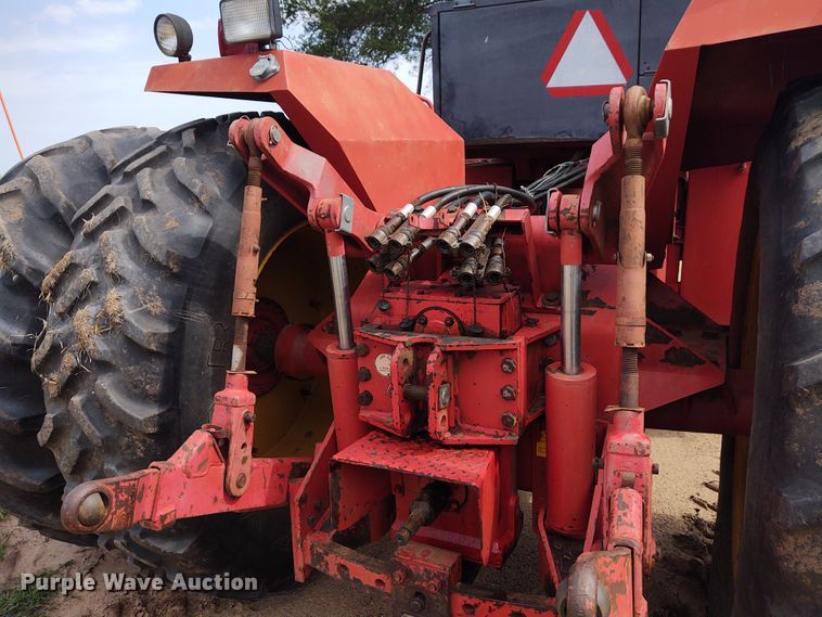 image for item DE7047 1980 Versatile 555  4WD tractor