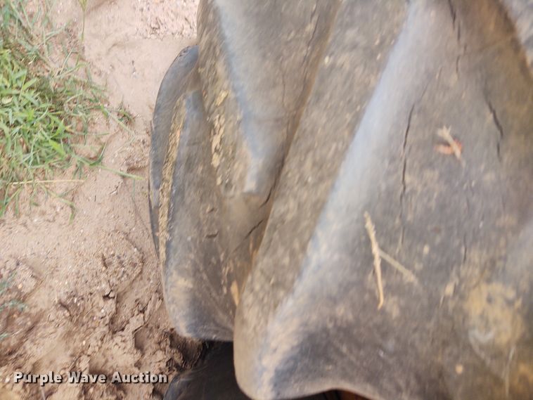 image for item DE7047 1980 Versatile 555  4WD tractor