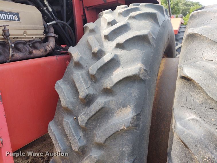 image for item DE7047 1980 Versatile 555  4WD tractor