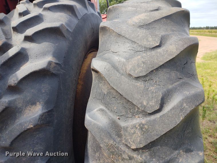 image for item DE7047 1980 Versatile 555  4WD tractor