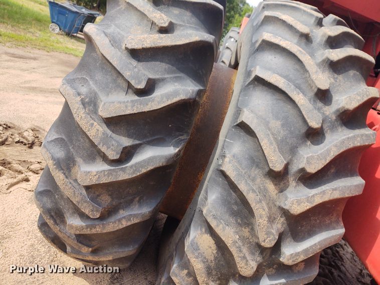 image for item DE7047 1980 Versatile 555  4WD tractor