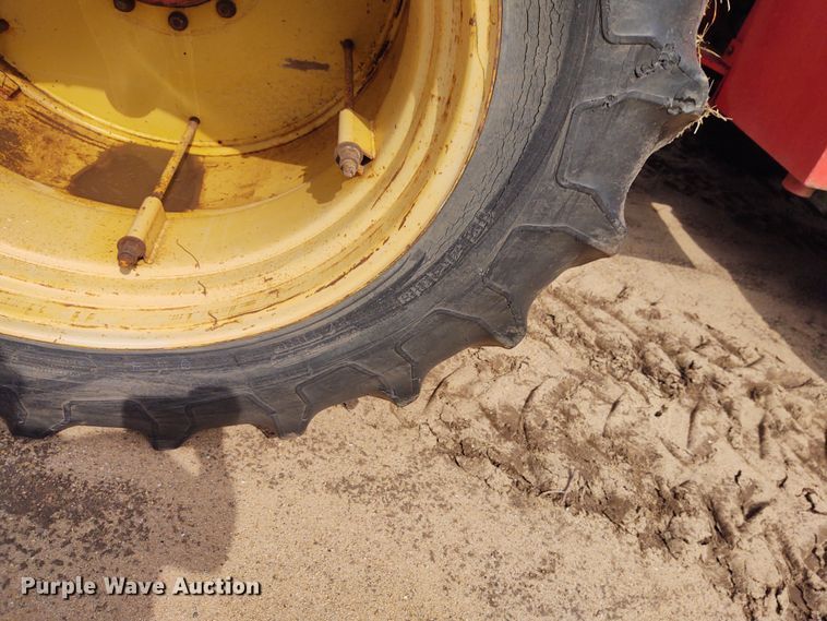 image for item DE7047 1980 Versatile 555  4WD tractor