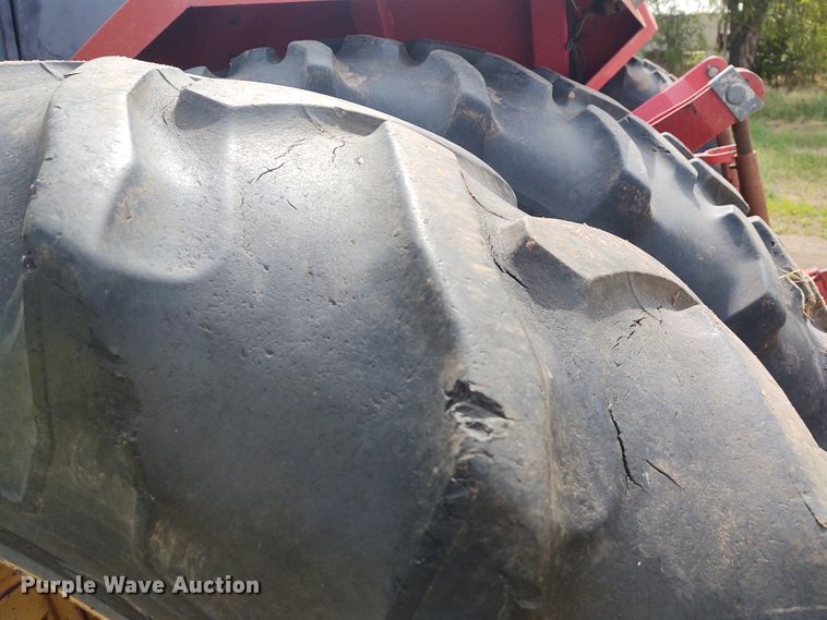 image for item DE7047 1980 Versatile 555  4WD tractor