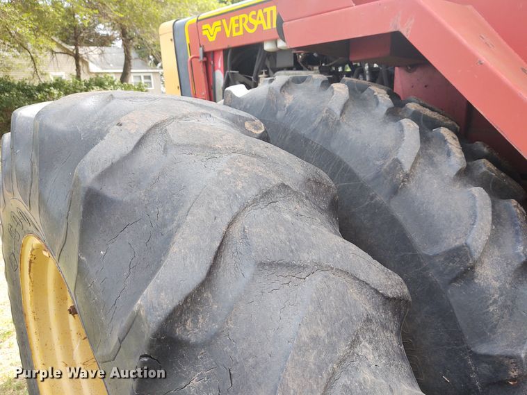 image for item DE7047 1980 Versatile 555  4WD tractor