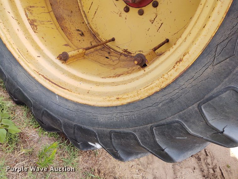 image for item DE7047 1980 Versatile 555  4WD tractor