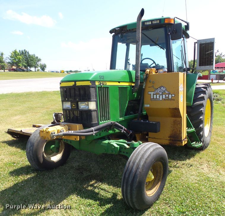 image for item DF0849 2000 John Deere 7210  tractor