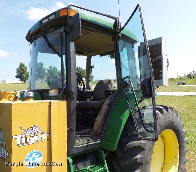 image for item DF0849 2000 John Deere 7210  tractor