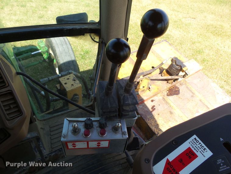 image for item DF0849 2000 John Deere 7210  tractor