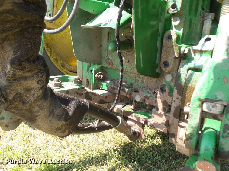 image for item DF0849 2000 John Deere 7210  tractor